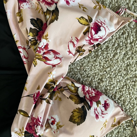 Cupshe Pink Blossom Floral V Neck High Leg One Piece Swimsuit - Picture 4 of 6